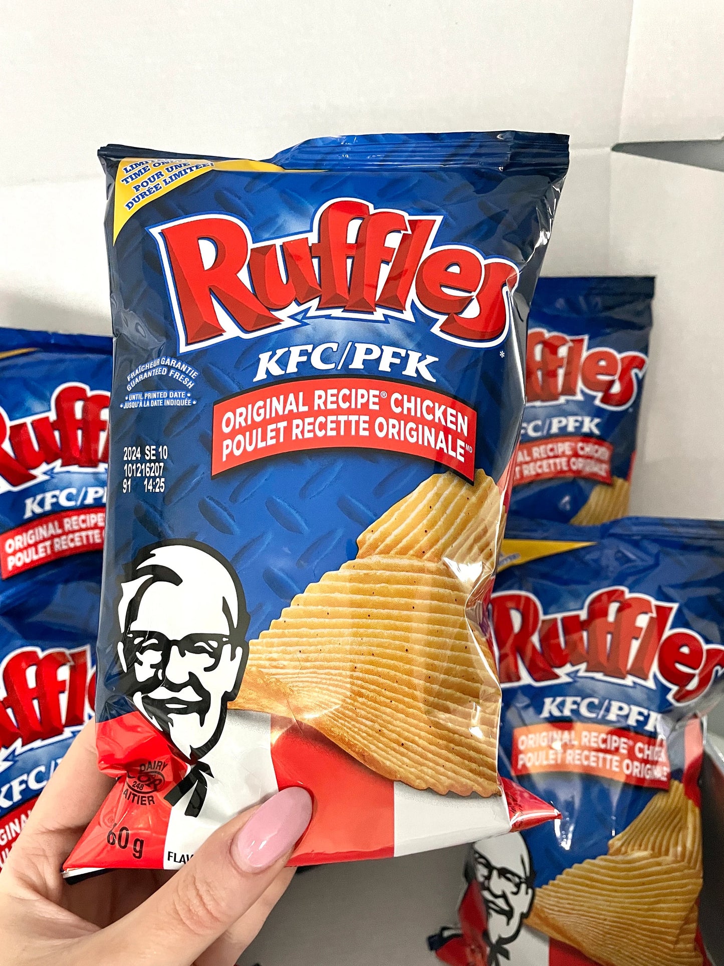 6-PACK Ruffles KFC Original Recipe Chicken Potato Chips Gift Box Canad ...